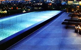 Studio Aconchego, próximo a Rua da Consolação, aos Metros República e Anhangabaú, com ar condicionado, piscina, academia, wifi e varanda